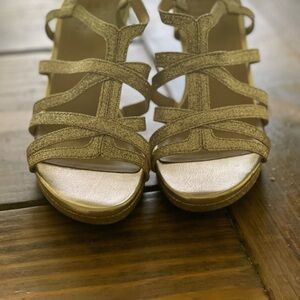 Naturalizer Gold Strappy Sandals for Summer